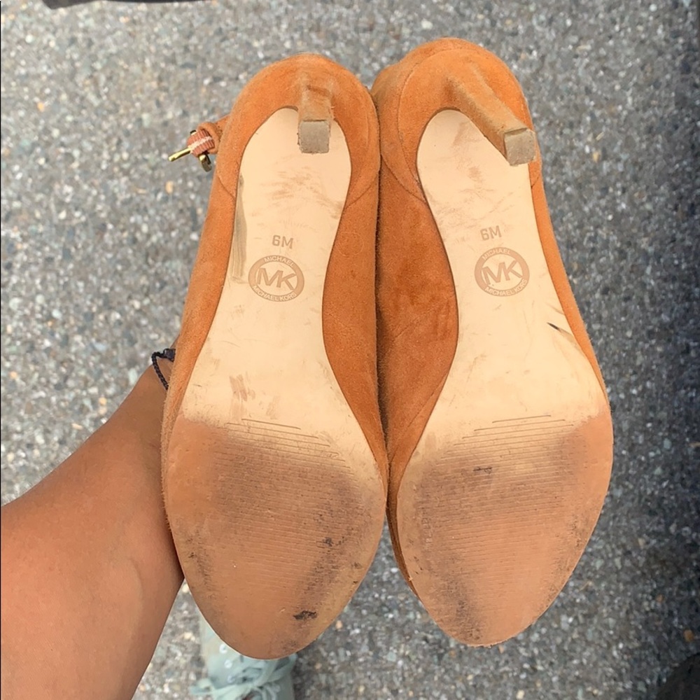 suede heels - Picture 2 of 3